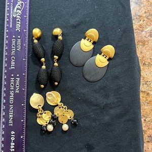 Black and gold earrings lot
